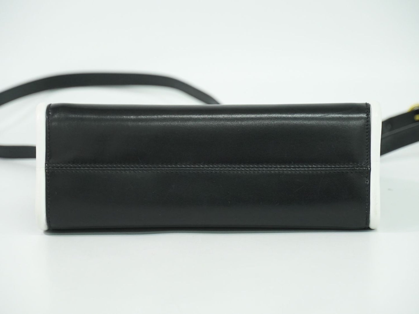 Salvatore Ferragamo ショルダーバッグ ブラック ホワイト