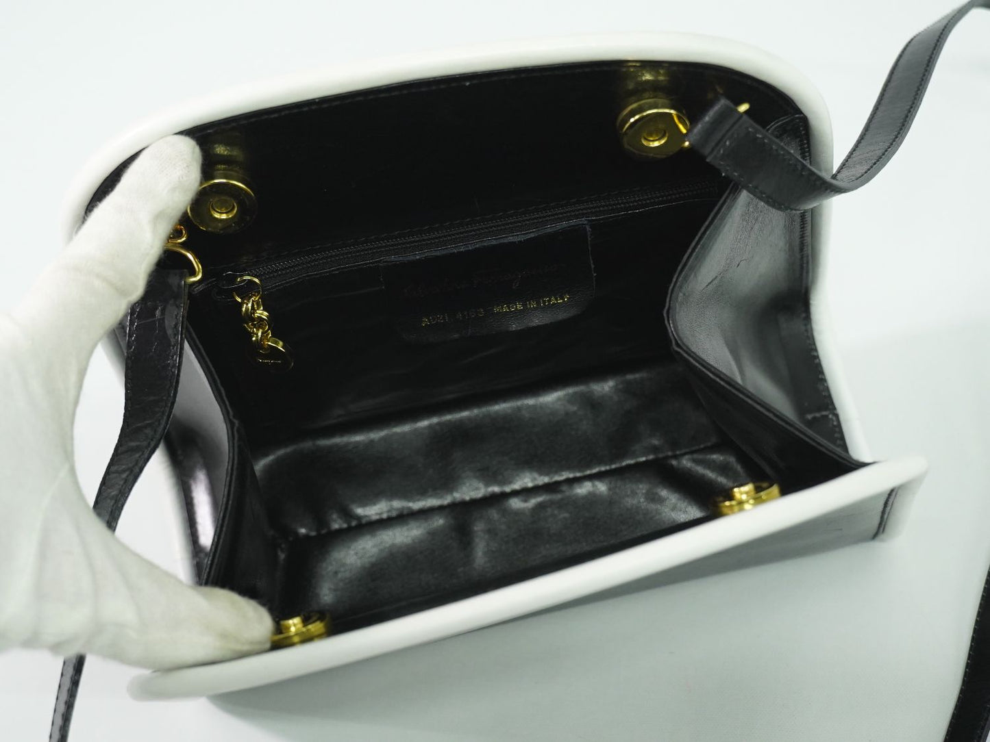 Salvatore Ferragamo ショルダーバッグ ブラック ホワイト