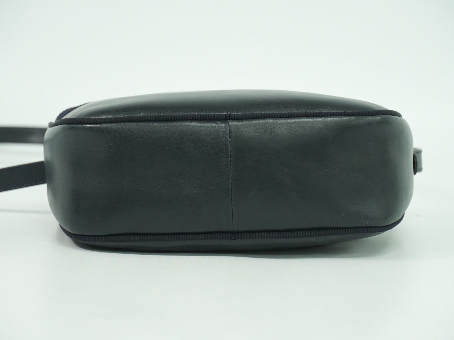 Salvatore Ferragamo ヴァラ ショルダーバッグ ネイビー