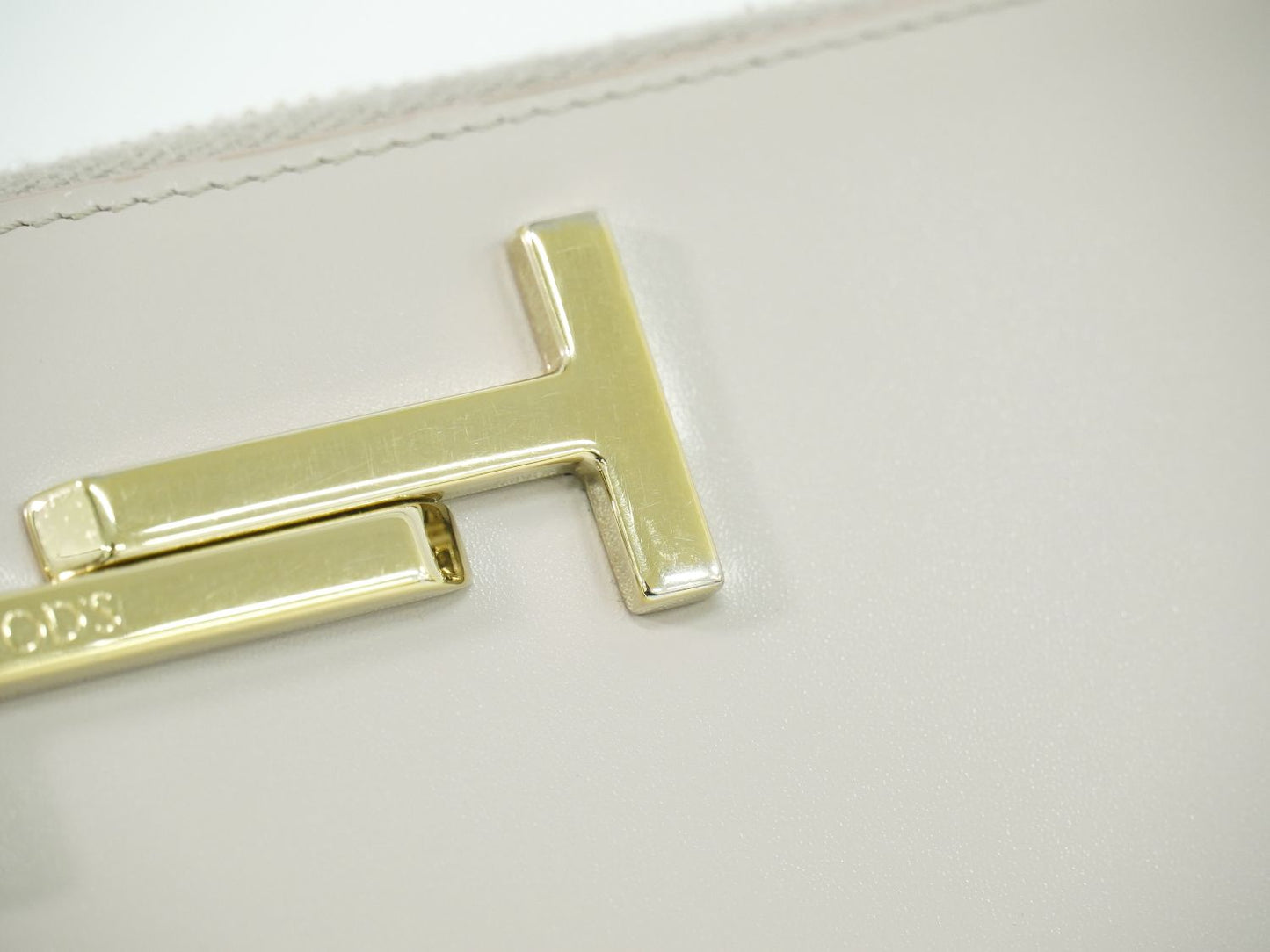 TOD'S ラウンドファスナー 長財布 ライトグレー