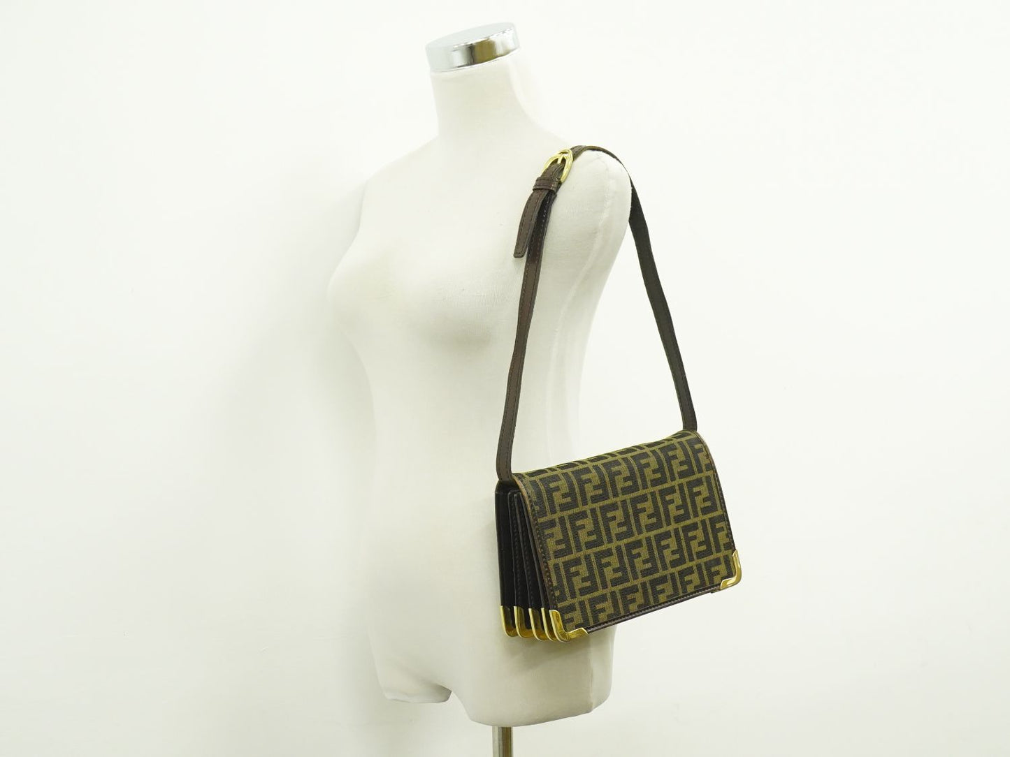 FENDI ズッカ ショルダーバッグ ブラウン