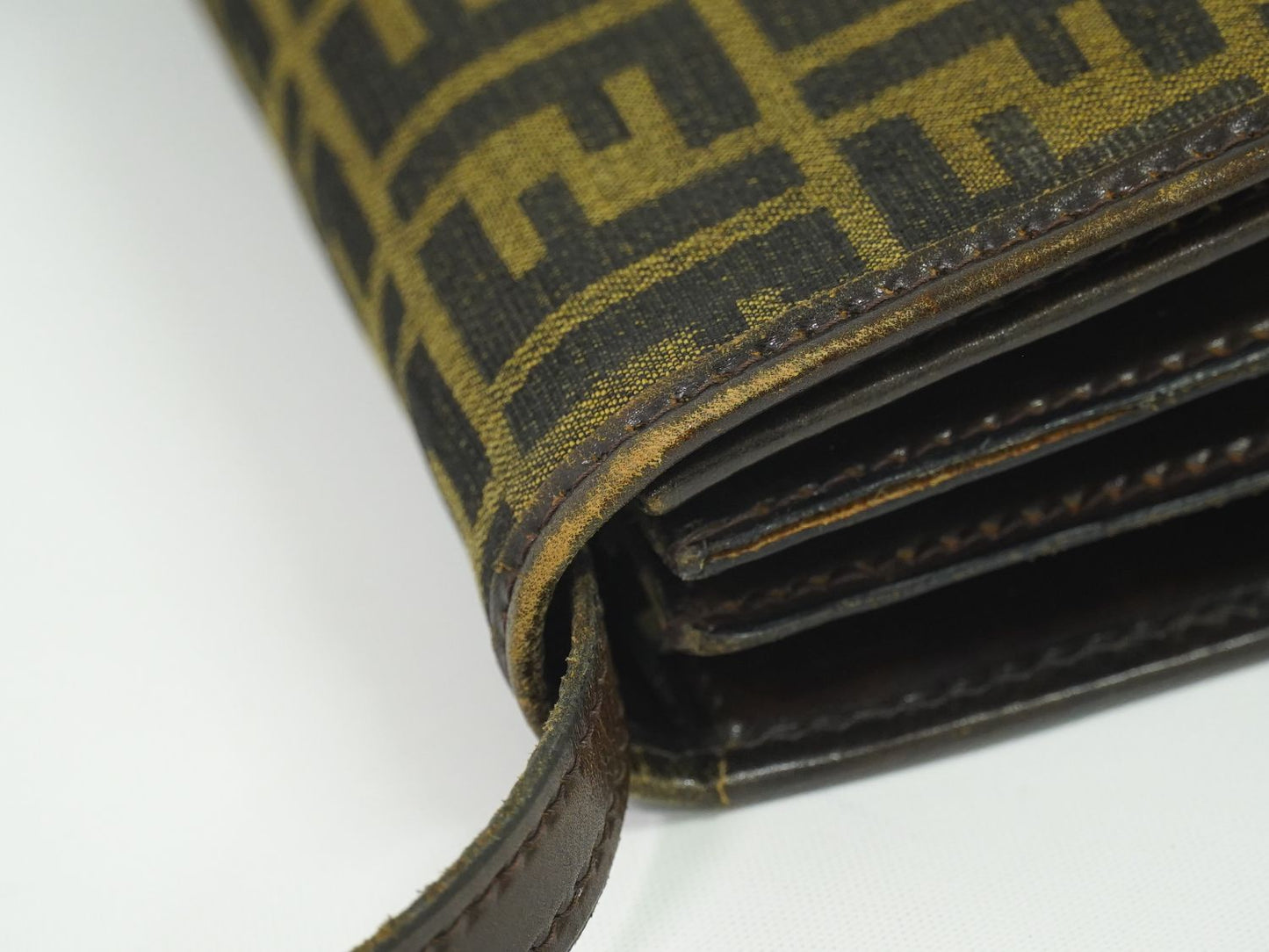 FENDI ズッカ ショルダーバッグ ブラウン