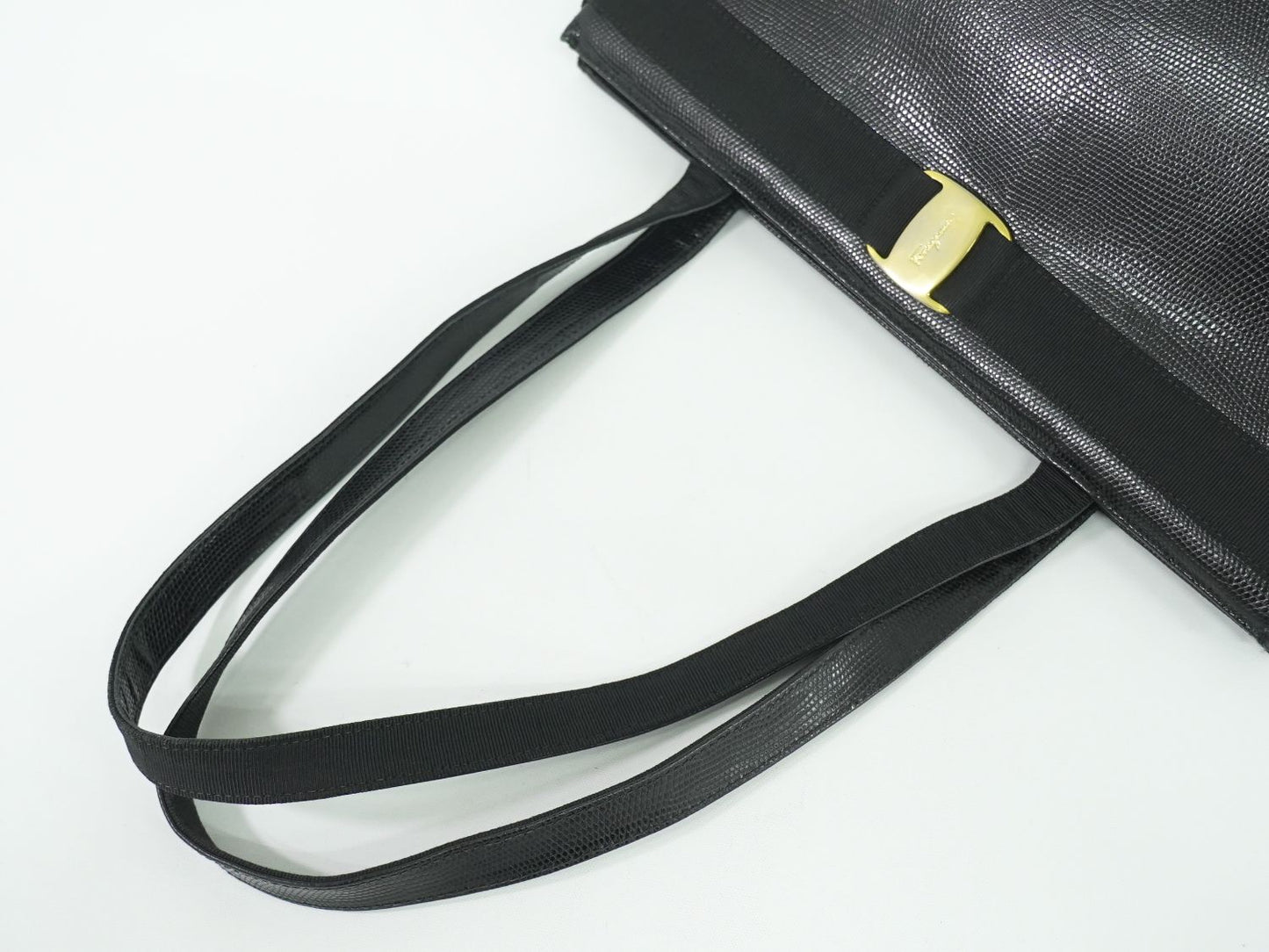 Salvatore Ferragamo ヴァラ ショルダーバッグ ブラック