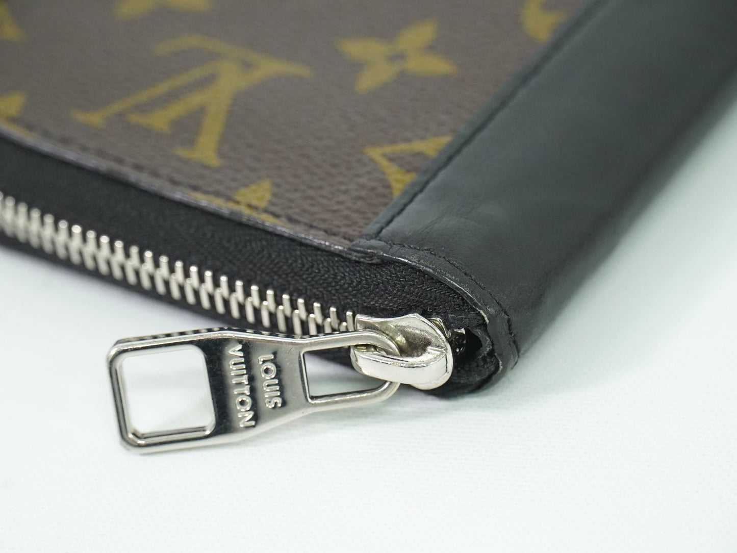 LOUIS VUITTON ジッピーウォレット ヴェルティカル モノグラム マカサー 長財布 M60109