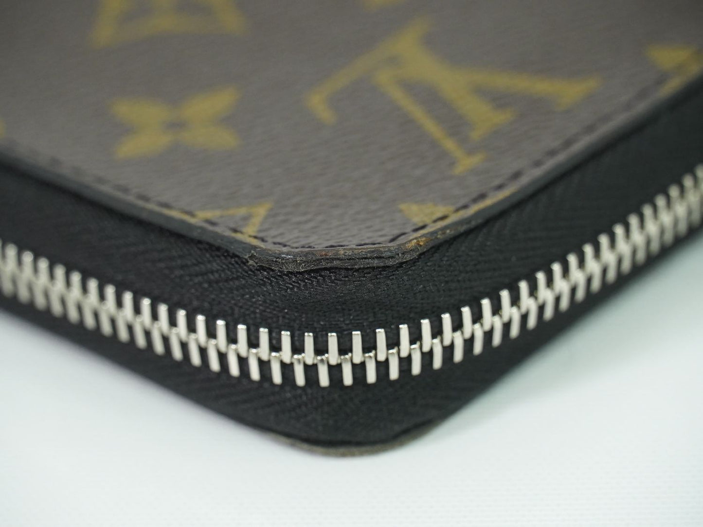 LOUIS VUITTON ジッピーウォレット ヴェルティカル モノグラム マカサー 長財布 M60109