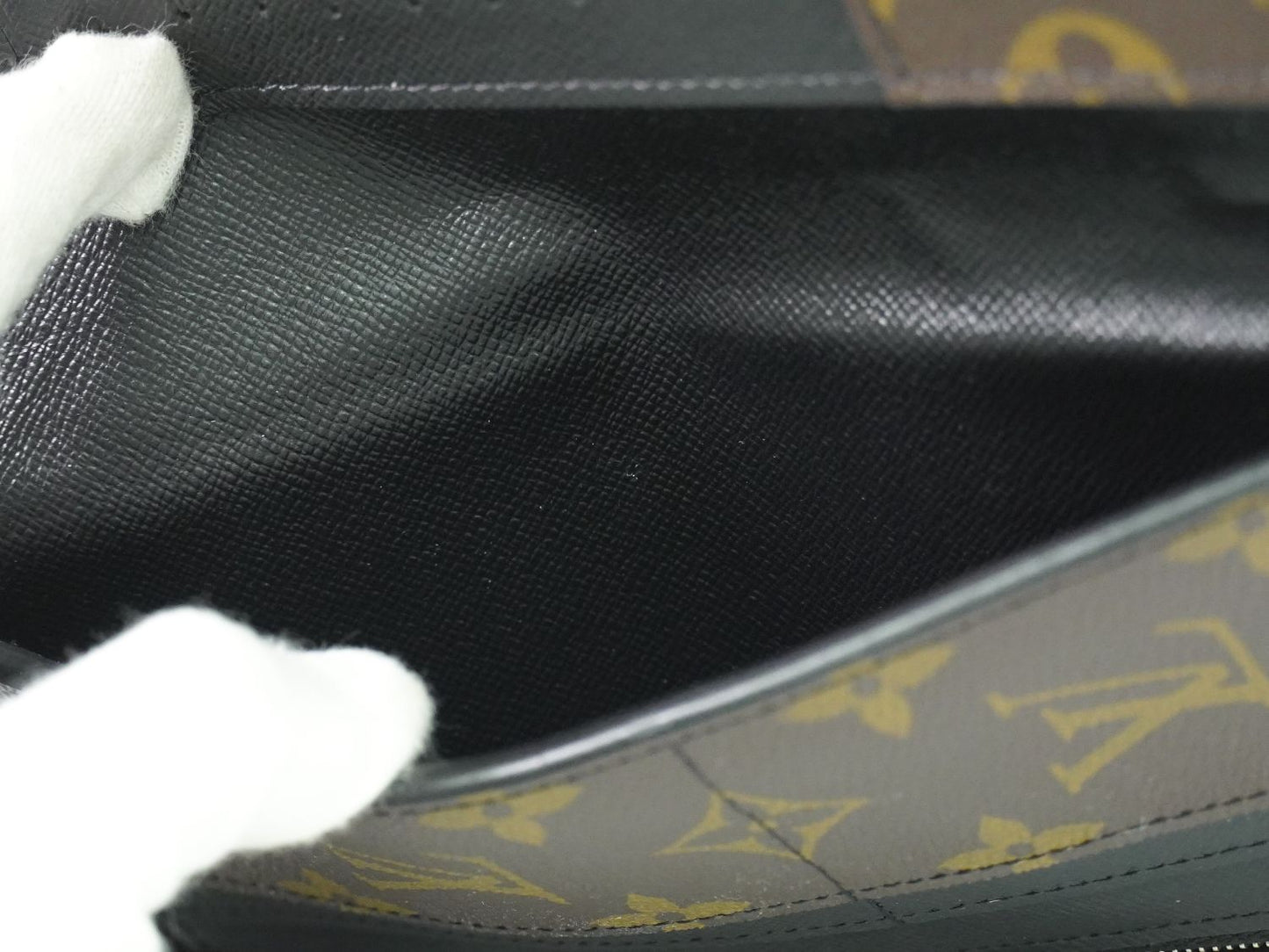 LOUIS VUITTON ジッピーウォレット ヴェルティカル モノグラム マカサー 長財布 M60109