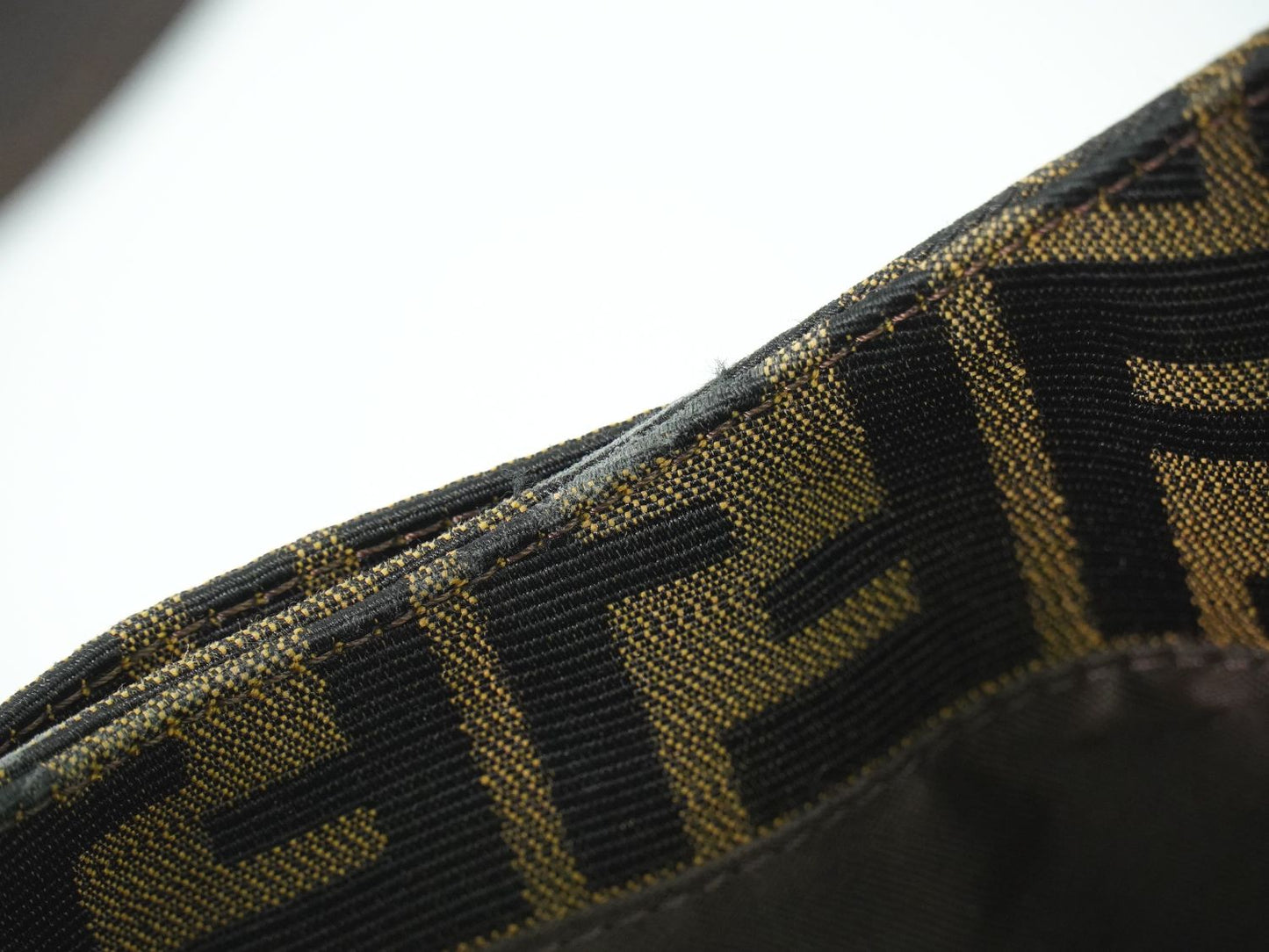 FENDI ズッカ ショルダーバッグ ブラウン 265695