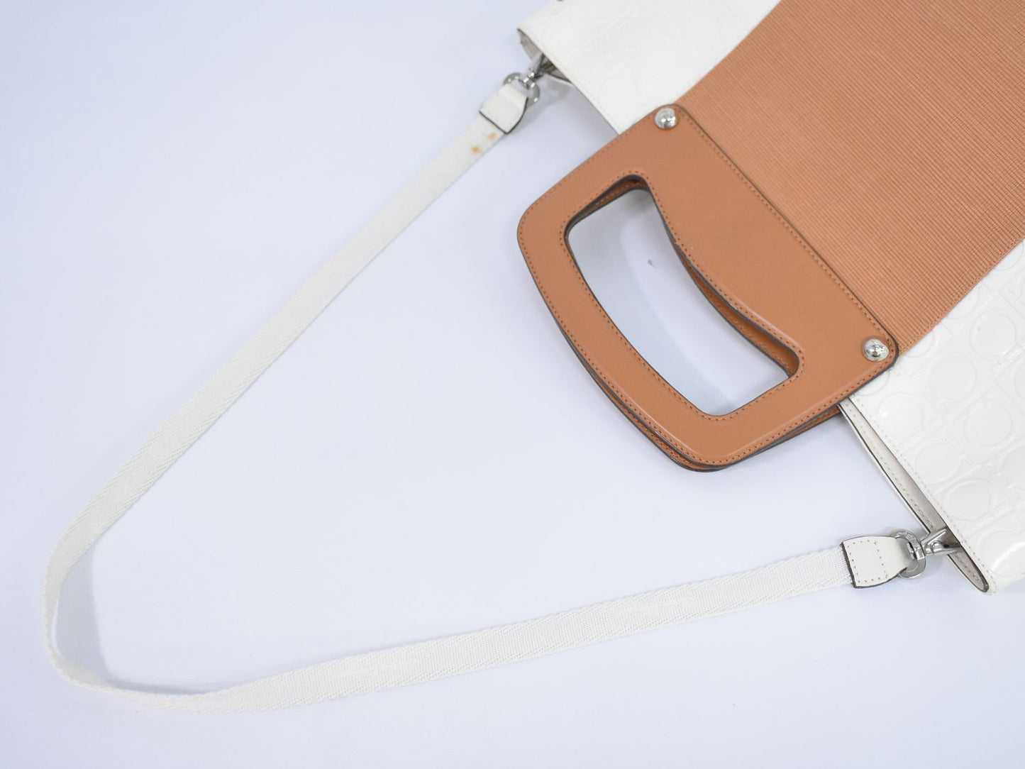 Salvatore Ferragamo ガンチーニ 2WAY ショルダーバッグ ホワイト ブラウン
