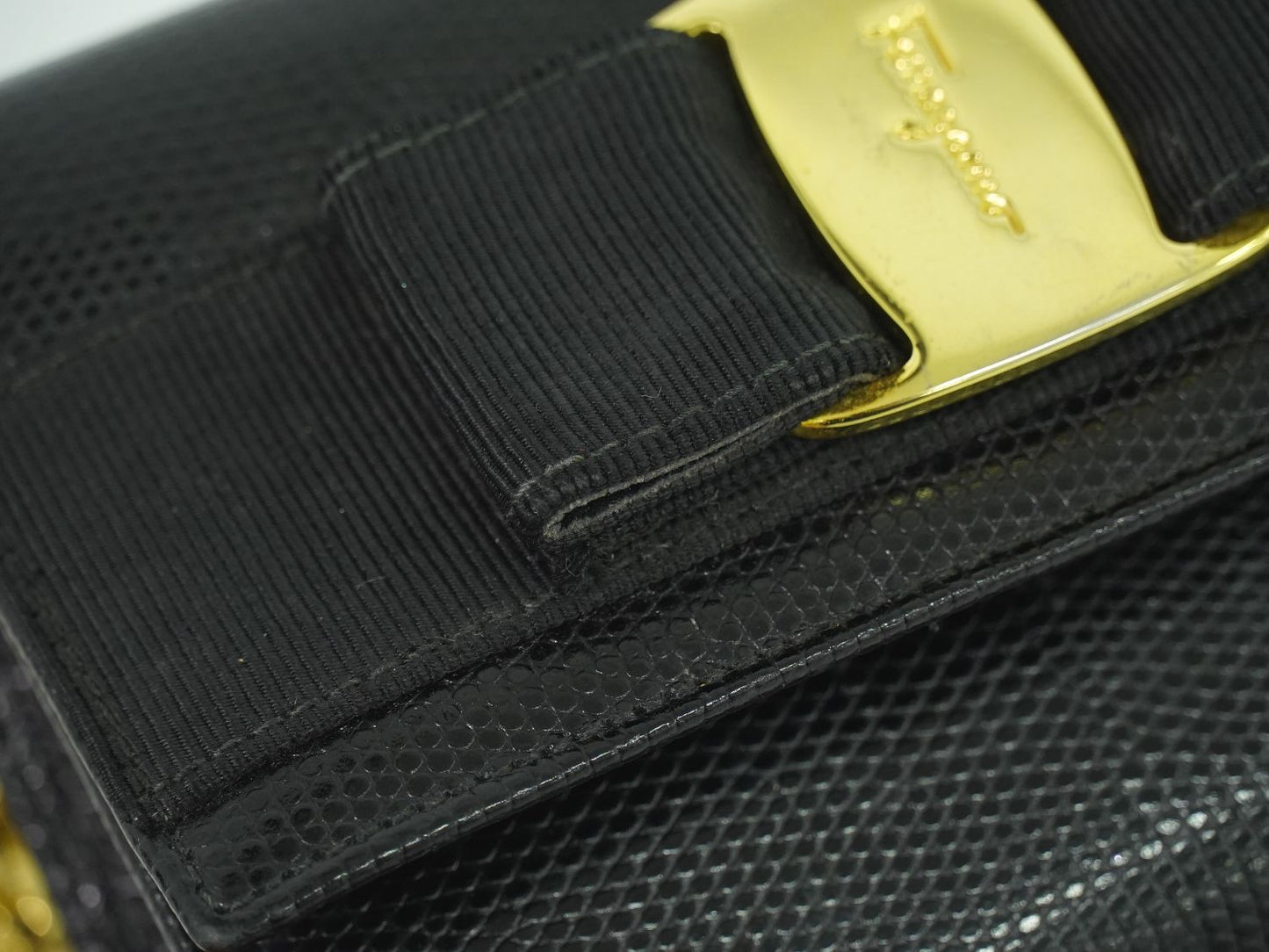 Salvatore Ferragamo ヴァラ ショルダーバッグ ブラック