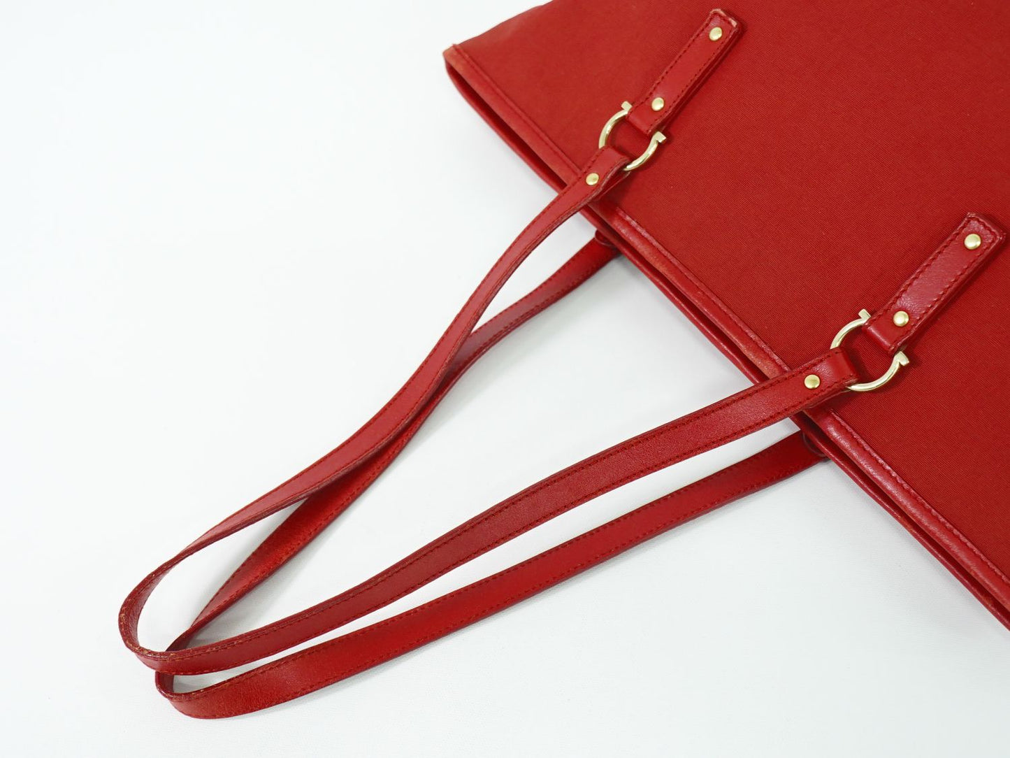 Salvatore Ferragamo ガンチーニ ショルダーバッグ レッド
