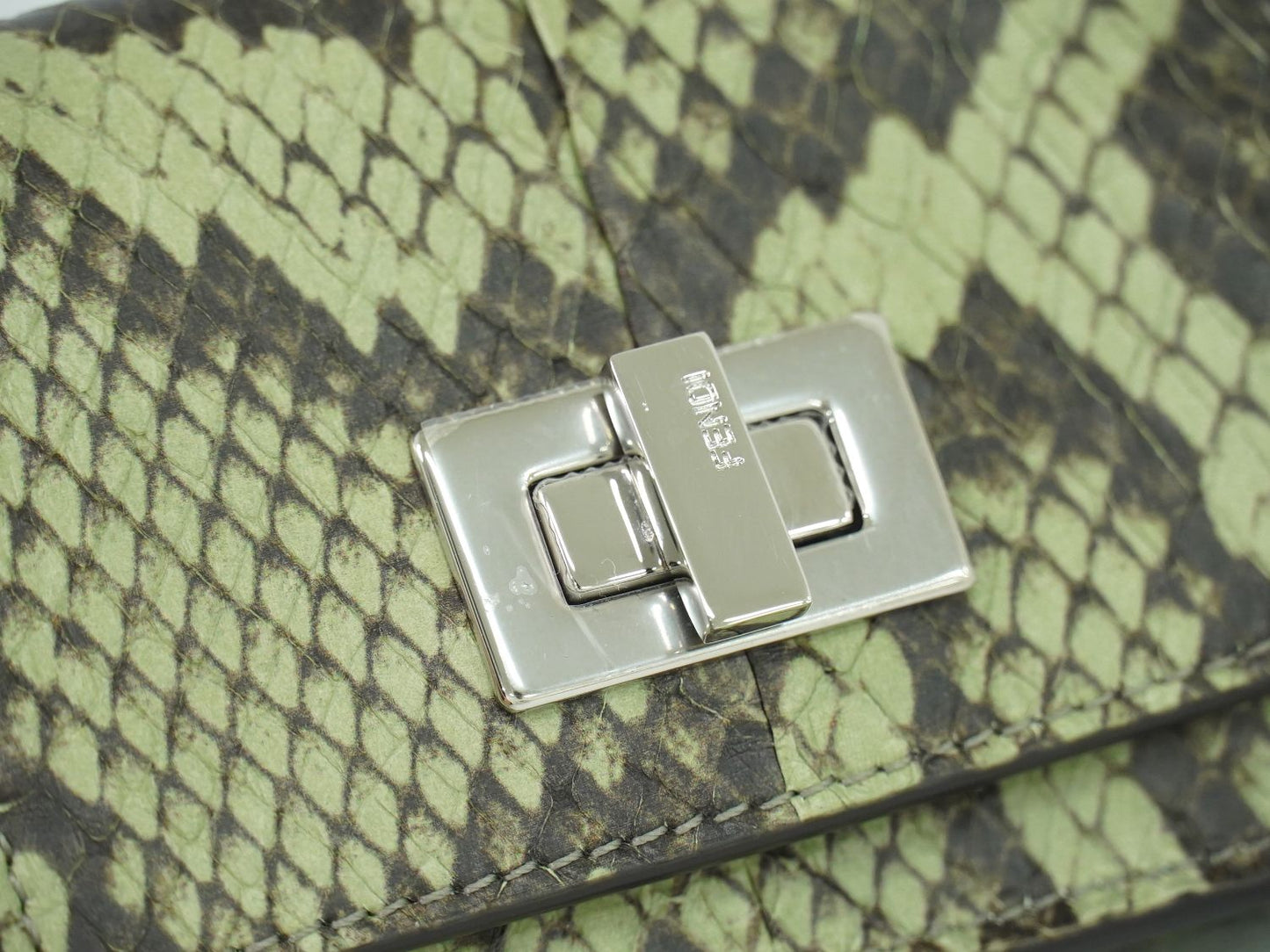 FENDI ピーカブー 折財布 グリーン系 ブラウン 8M0426