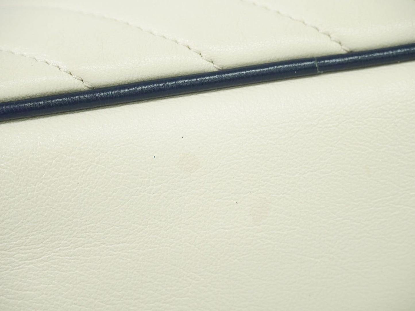 GUCCI GGマーモント ショルダーバッグ ホワイト 447632
