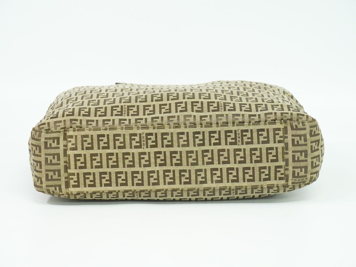 FENDI ズッキーノ ショルダーバッグ ベージュ 8BH031