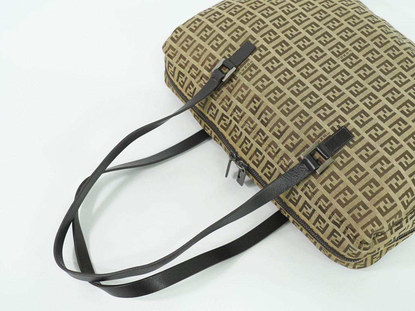 FENDI ズッキーノ ショルダーバッグ ベージュ 8BH031