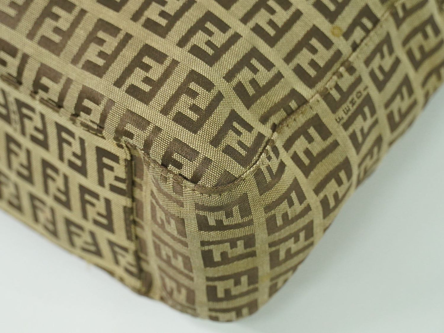 FENDI ズッキーノ ショルダーバッグ ベージュ 8BH031