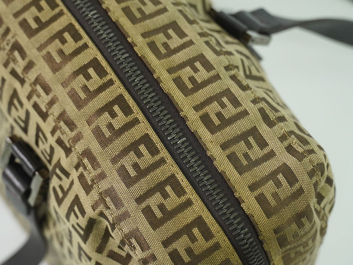 FENDI ズッキーノ ショルダーバッグ ベージュ 8BH031