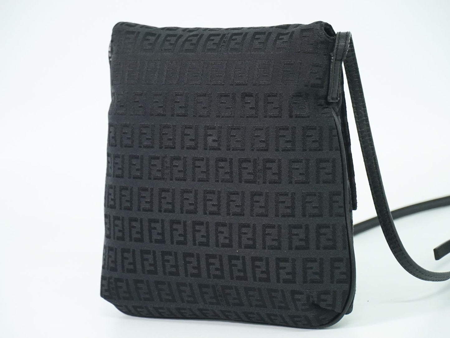 FENDI ズッキーノ ショルダーバッグ ブラック 8BT075