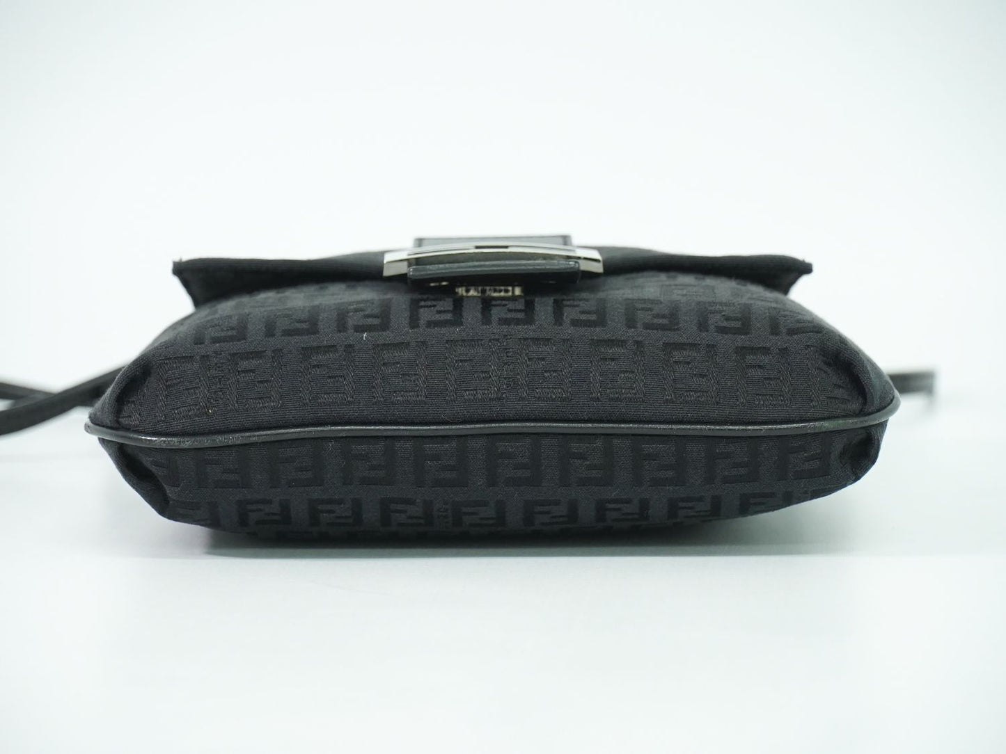 FENDI ズッキーノ ショルダーバッグ ブラック 8BT075
