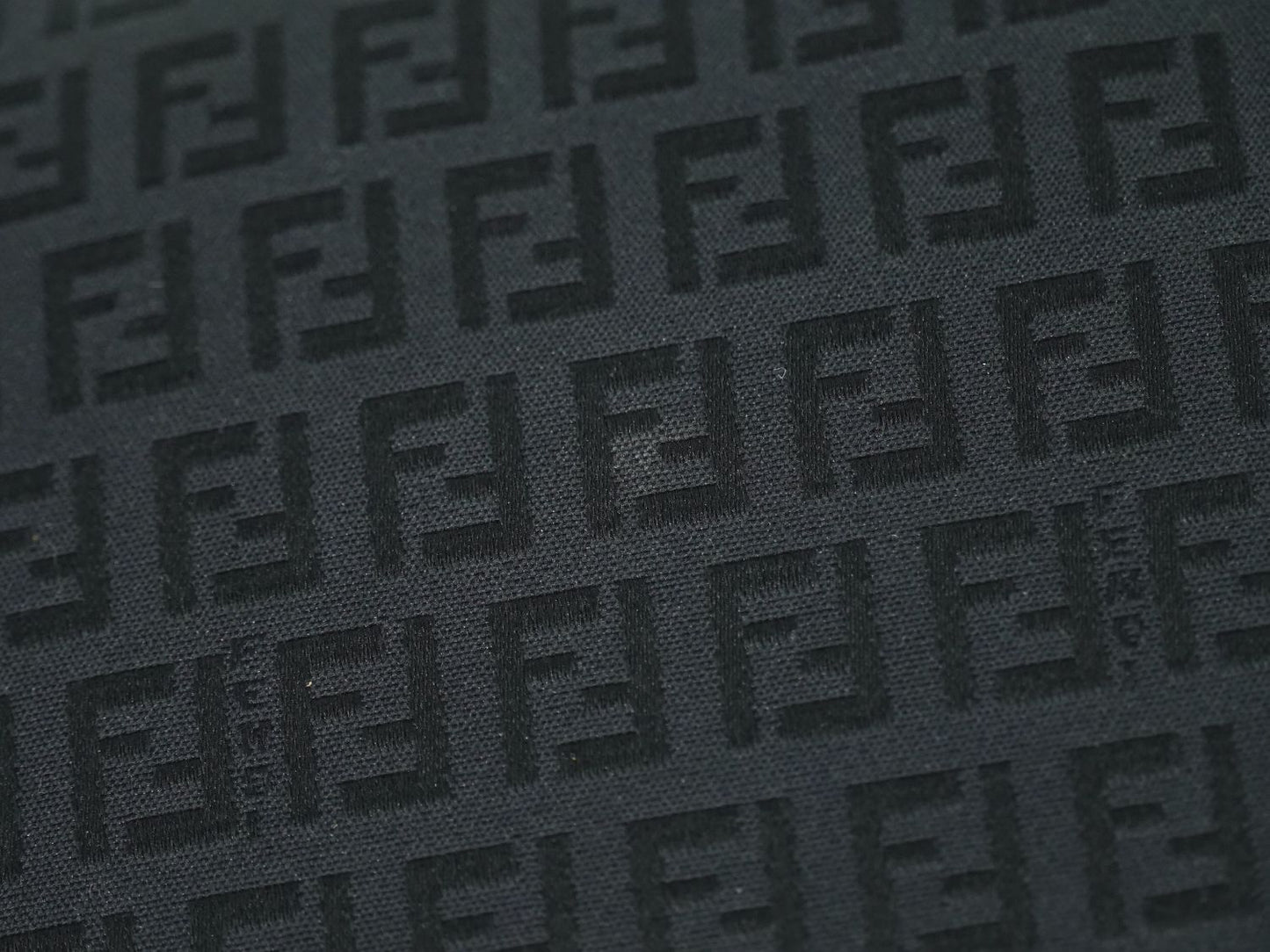 FENDI ズッキーノ ショルダーバッグ ブラック 8BT075