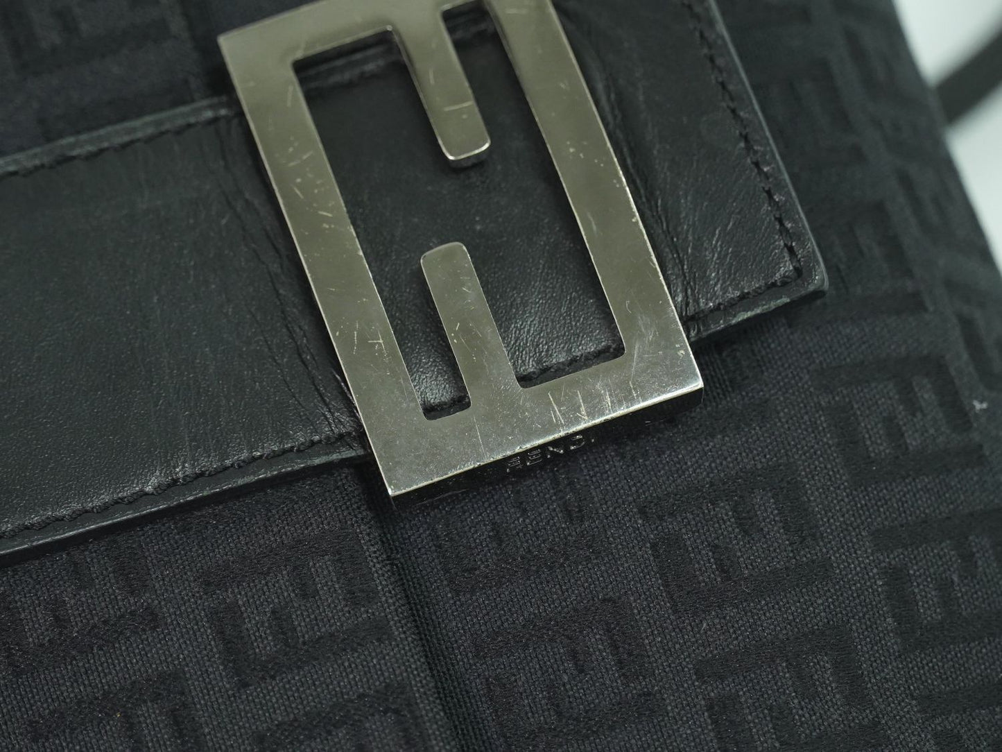 FENDI ズッキーノ ショルダーバッグ ブラック 8BT075