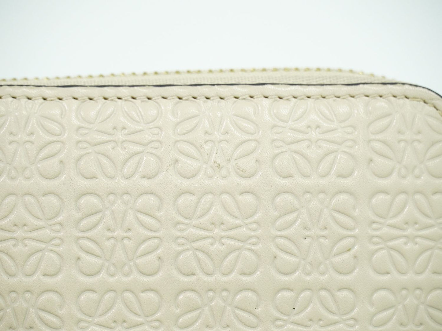LOEWE リピート アナグラム ラウンドファスナー 長財布 ベージュ
