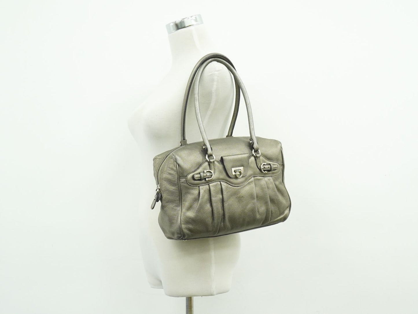 Salvatore Ferragamo ガンチーニ ショルダーバッグ ゴールド系