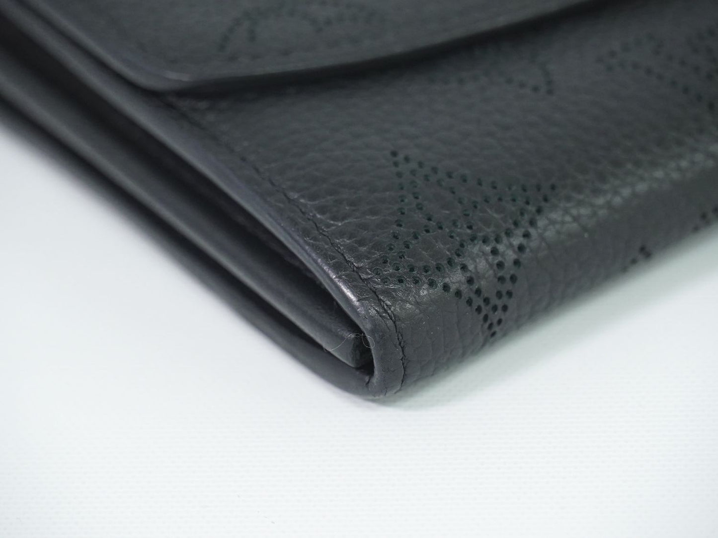 LOUIS VUITTON ポルトフォイユ イリス マヒナ レザー 長財布 ノワール M60143