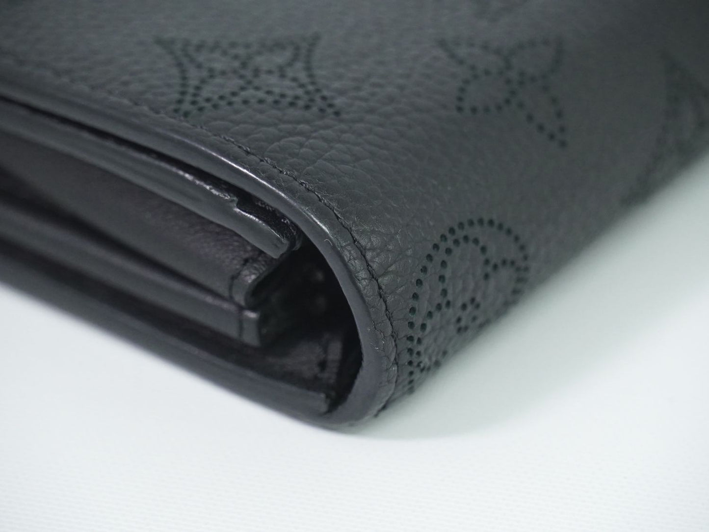 LOUIS VUITTON ポルトフォイユ イリス マヒナ レザー 長財布 ノワール M60143