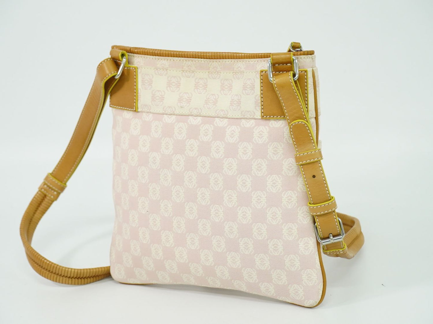LOEWE リピート アナグラム ショルダーバッグ ピンク ホワイト