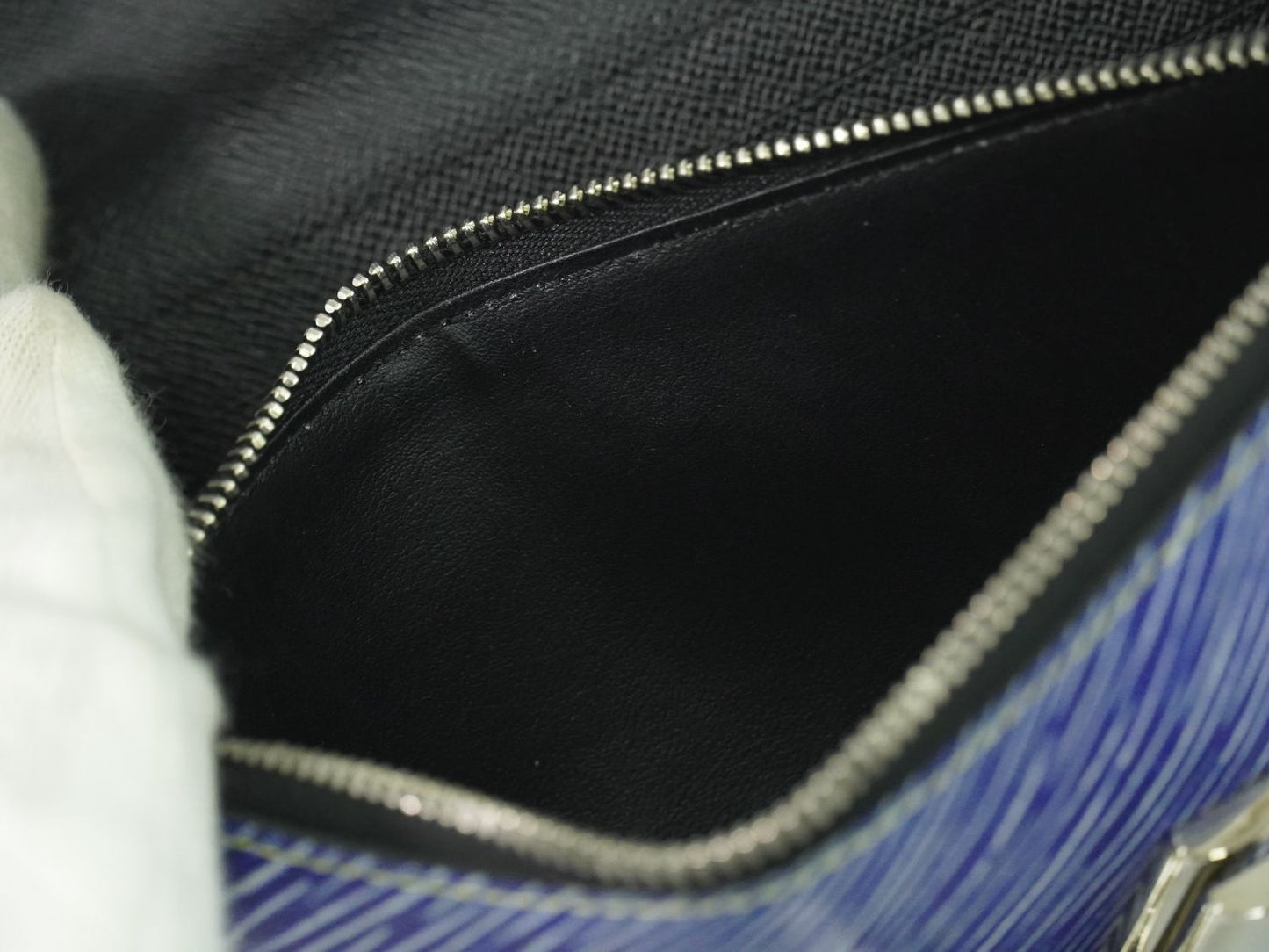 LOUIS VUITTON ツイスト PM ショルダーウォレット エピデニム レザー ブルー M61490