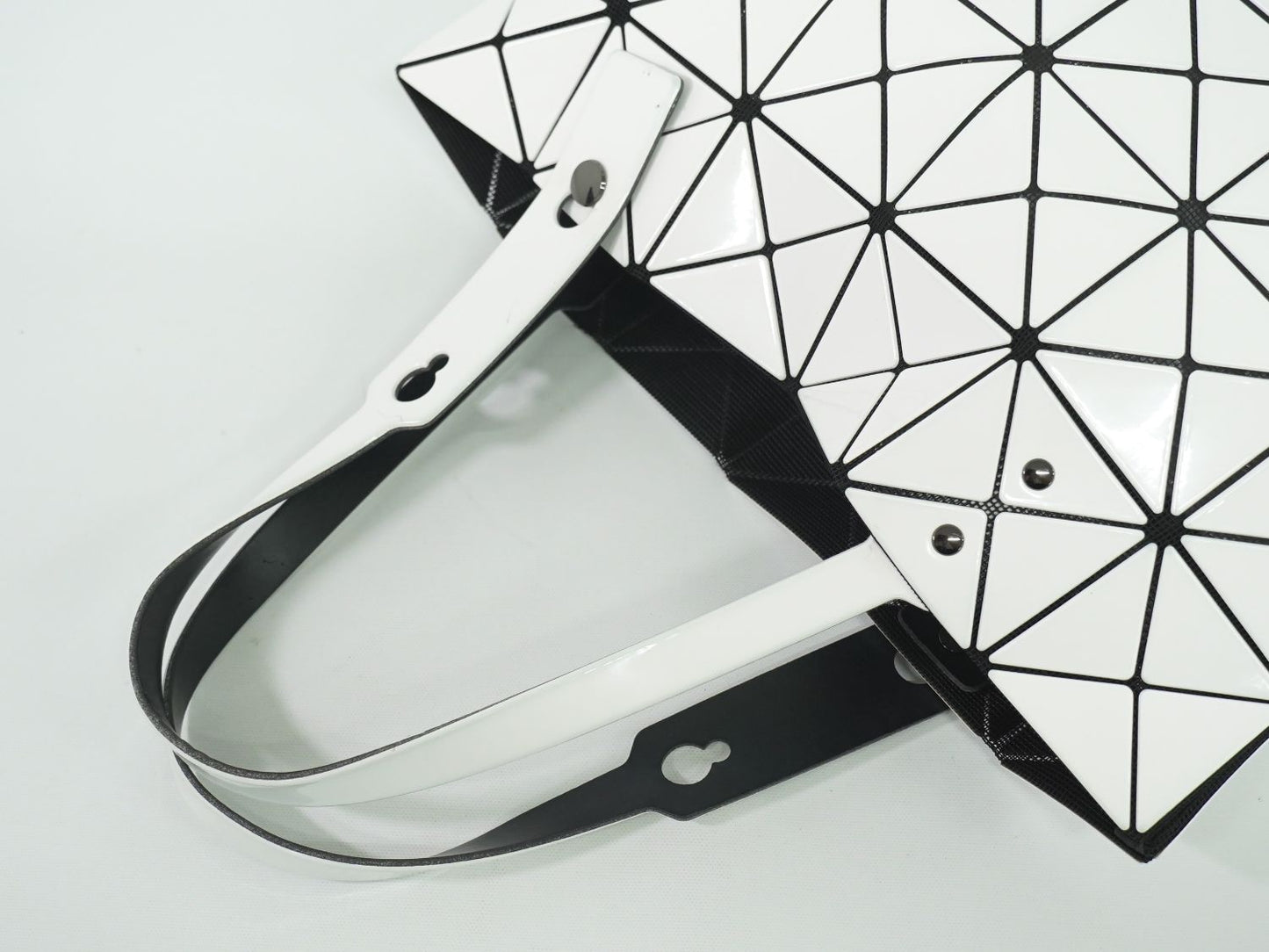 BAOBAO ISSEY MIYAKE ルーセント ハンドバッグ ホワイト