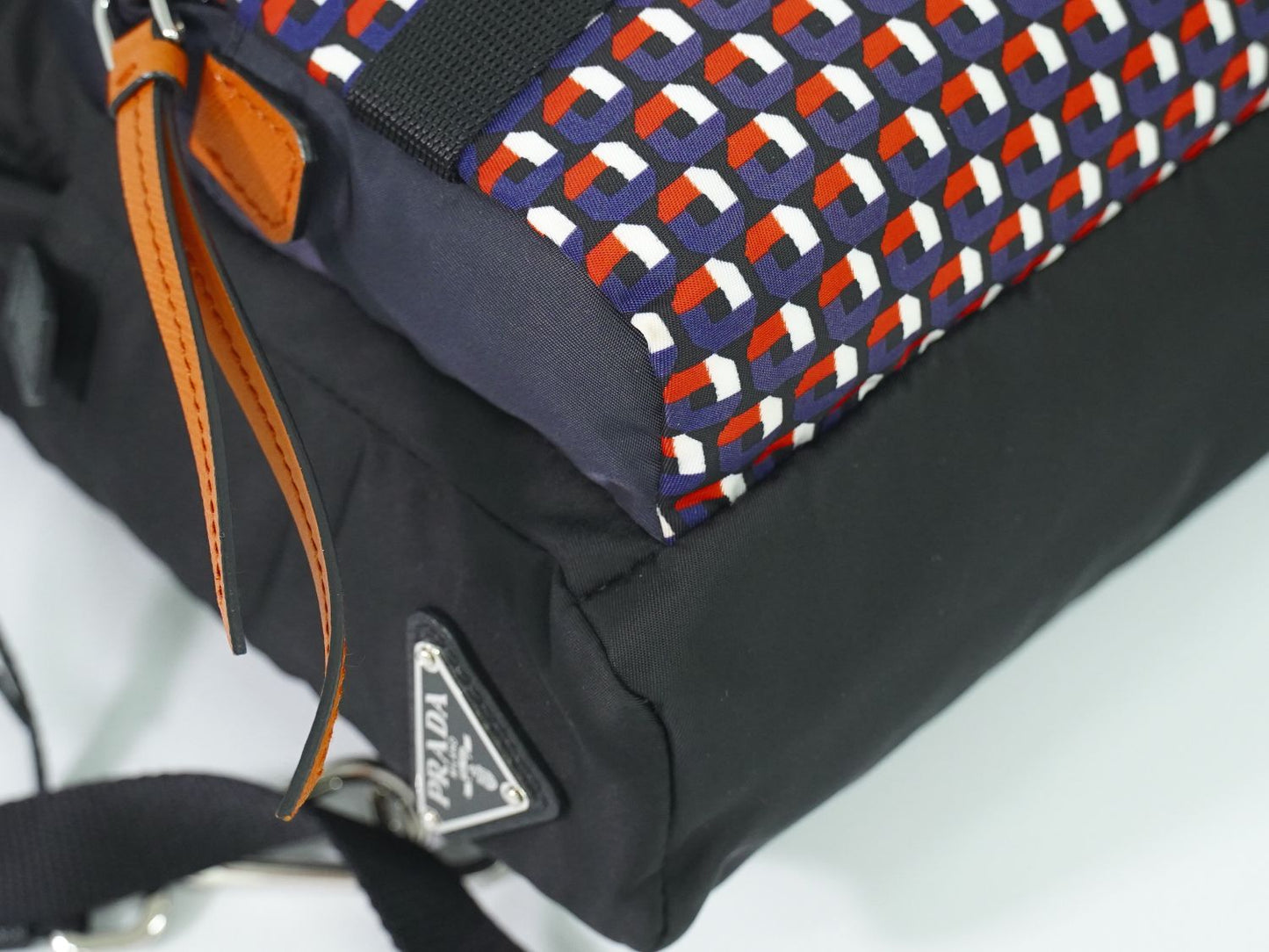 PRADA テスート ボディバッグ ブラック ブルー レッド 2VZ013