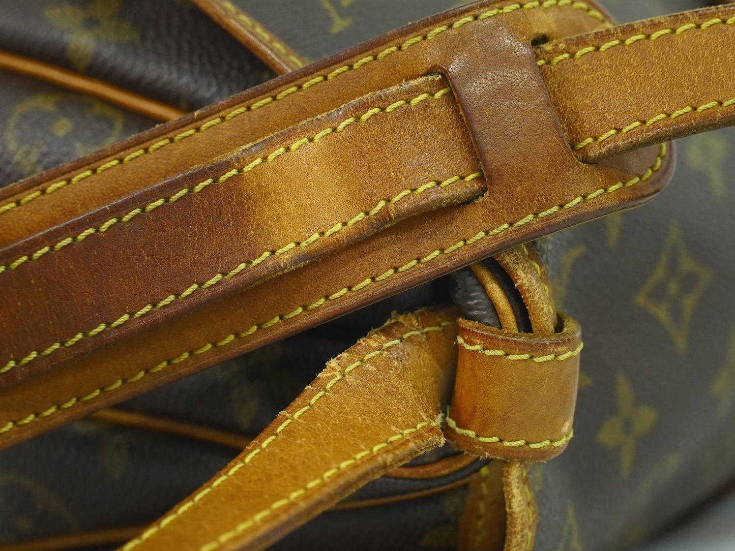 LOUIS VUITTON ソミュール 30 モノグラム ショルダーバッグ M42256