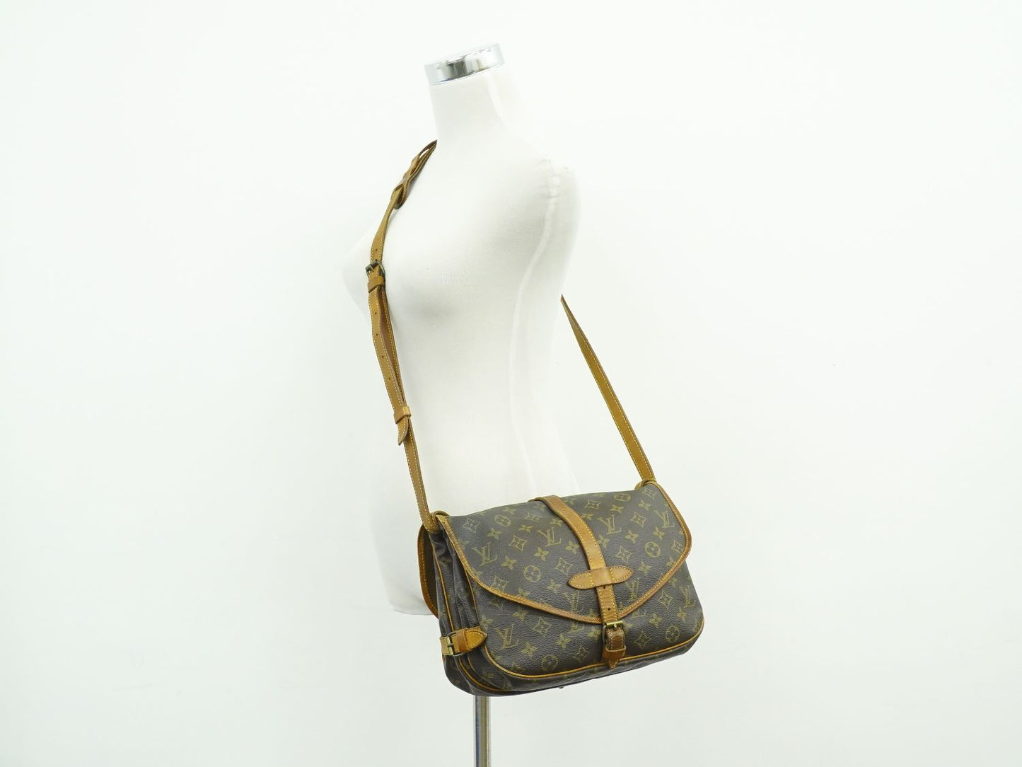 LOUIS VUITTON ソミュール 30 モノグラム ショルダーバッグ M42256