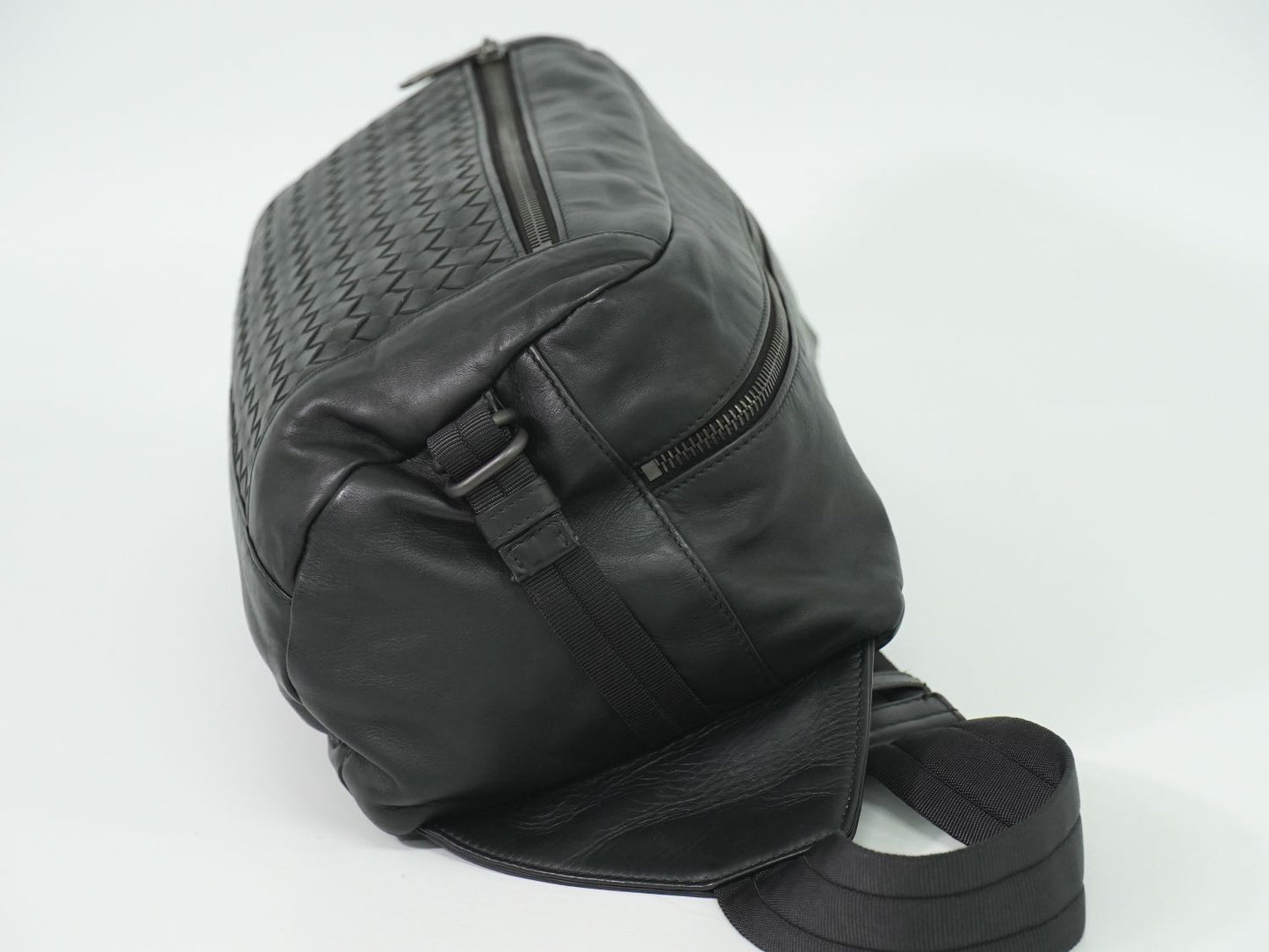 BOTTEGA VENETA イントレチャート ボディバッグ ブラック