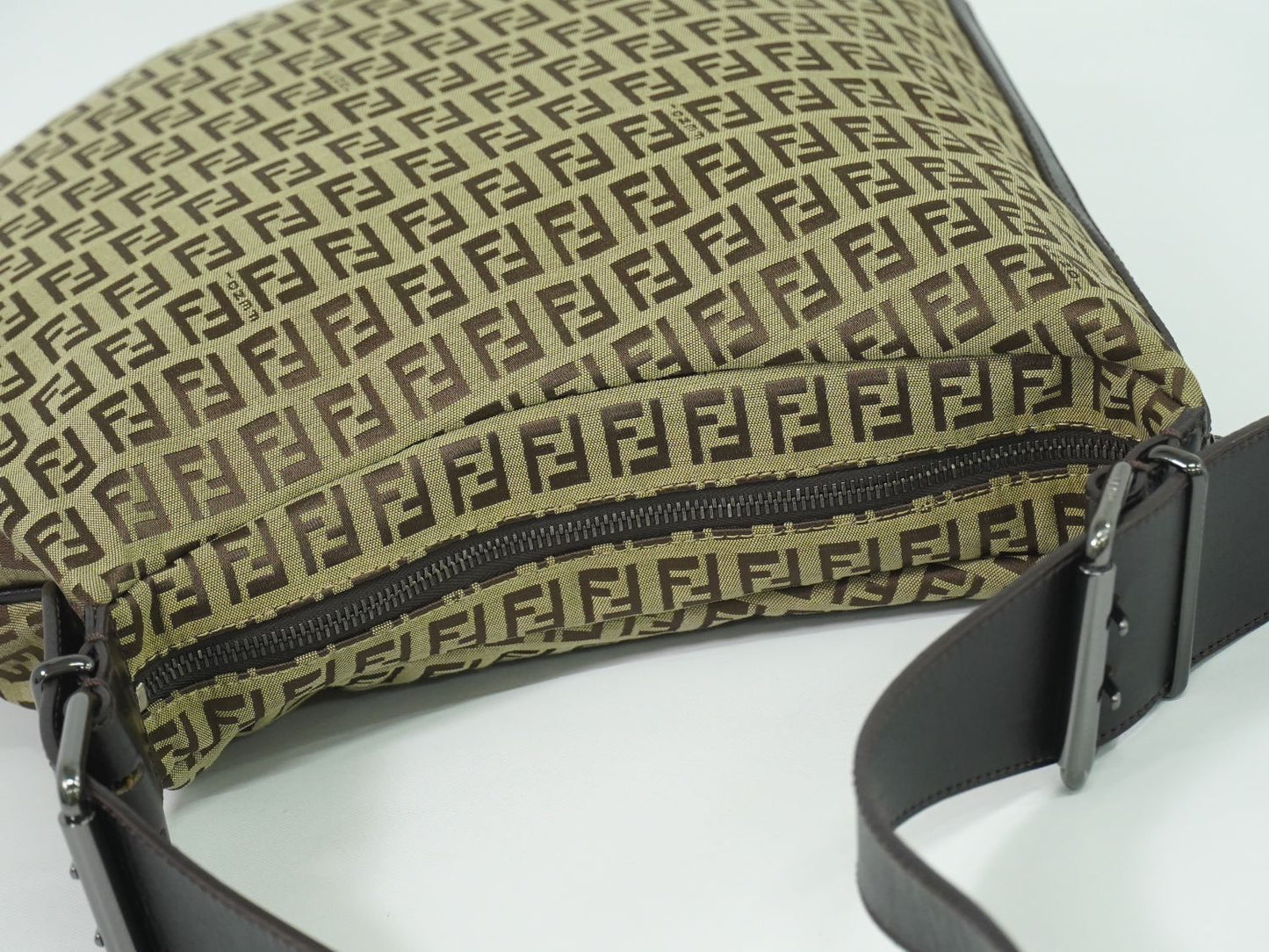 FENDI ズッキーノ ショルダーバッグ ベージュ ブラウン 8BR129