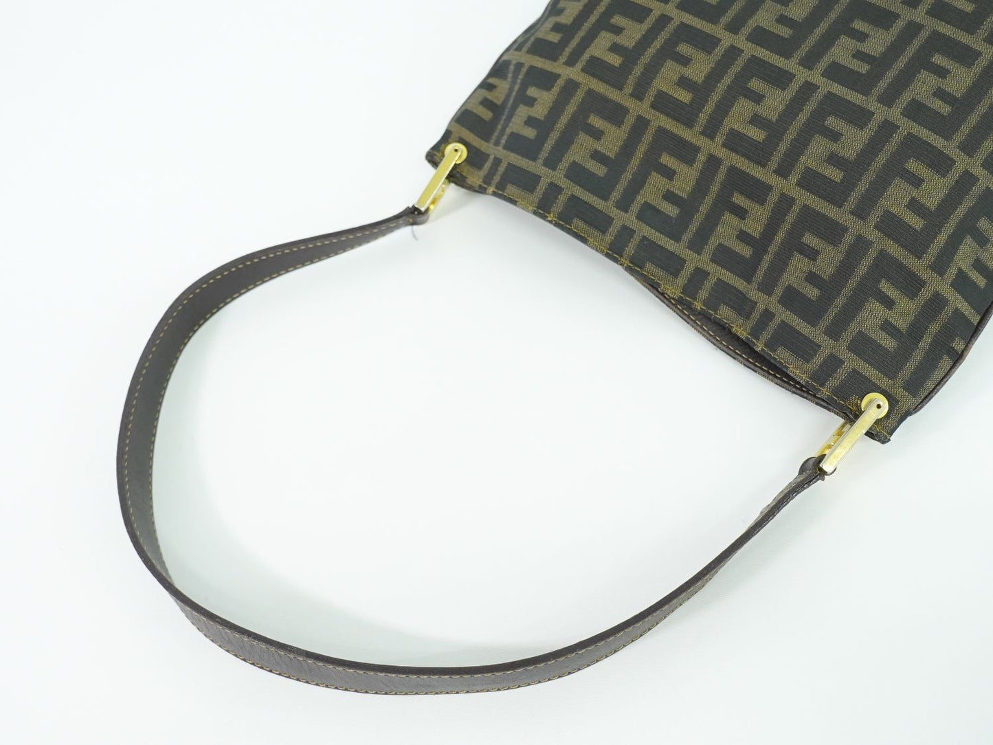 FENDI ズッカ ショルダーバッグ ブラウン