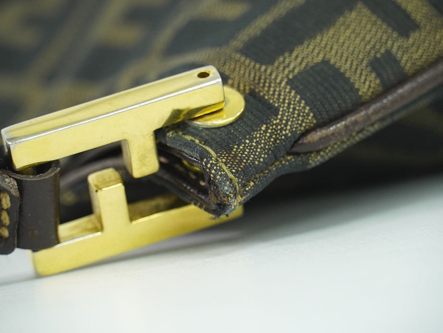FENDI ズッカ ショルダーバッグ ブラウン