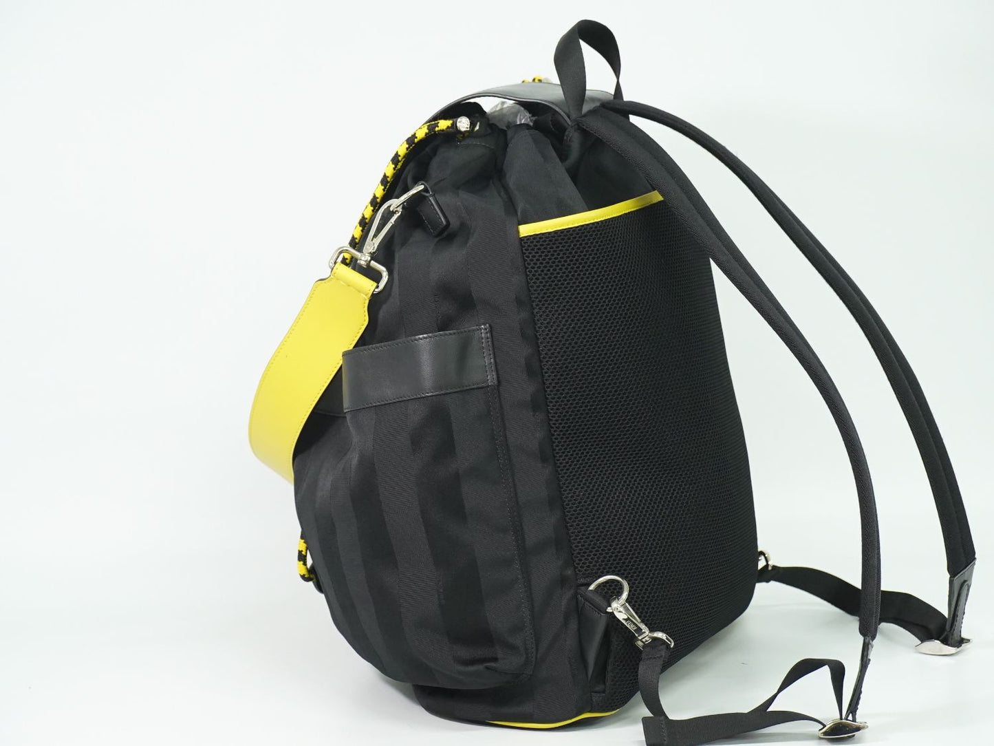 FENDI ストライク ペカン 2WAY リュックサック ブラック イエロー 7VZ056