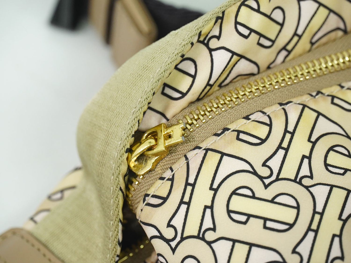 BURBERRY TBモノグラム ボディバッグ ベージュ