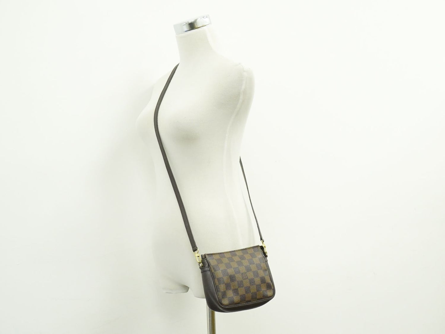 LOUIS VUITTON トゥルースメイクアップ ダミエ エベヌ ショルダーバッグ N51982