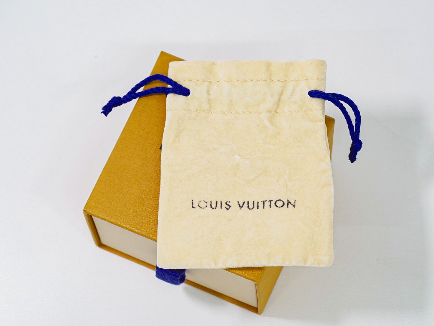 LOUIS VUITTON コリエ LV アイコニック ラインストーン ネックレス GP M00596