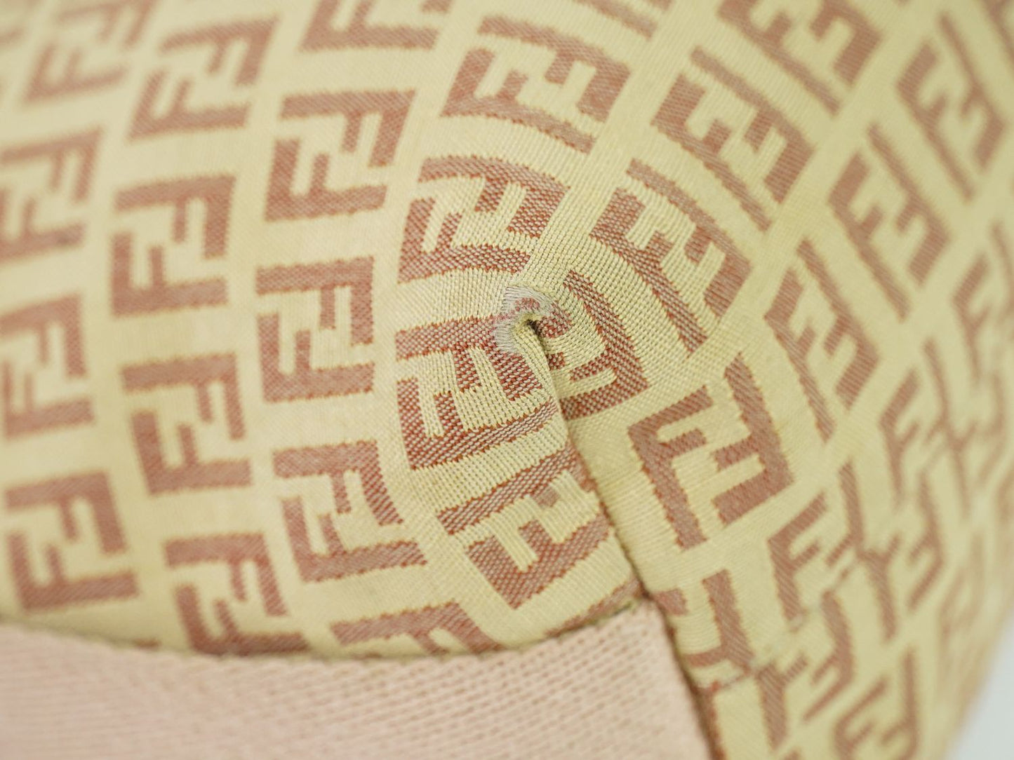 FENDI ズッキーノ ショルダーバッグ ベージュ ピンク 8BR319