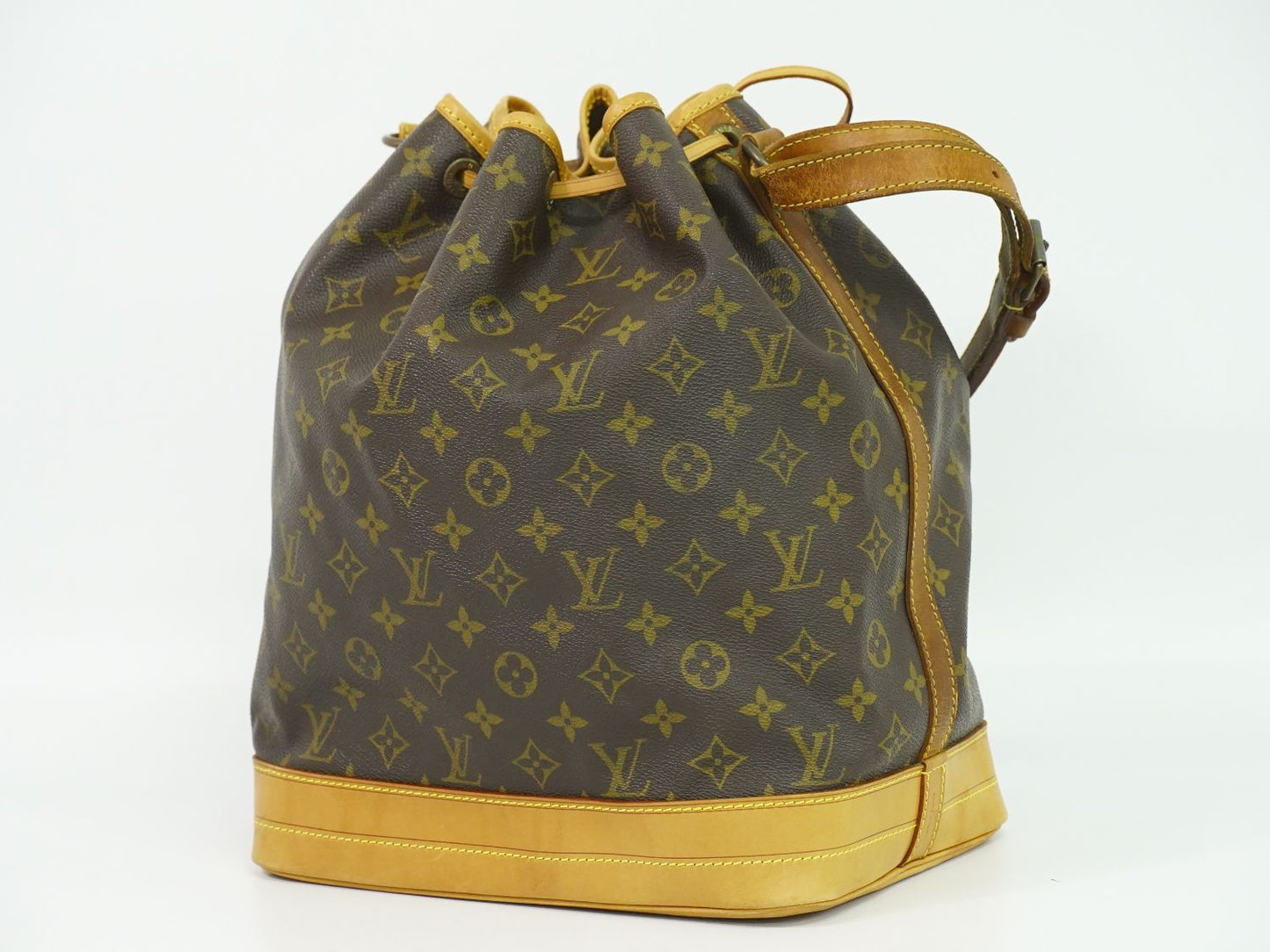 LOUIS VUITTON ノエ モノグラム ショルダーバッグ M42224