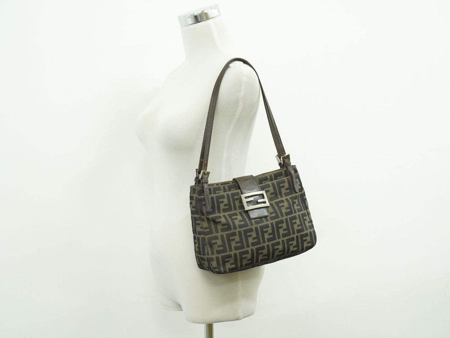 FENDI ズッカ ショルダーバッグ ブラウン 26728