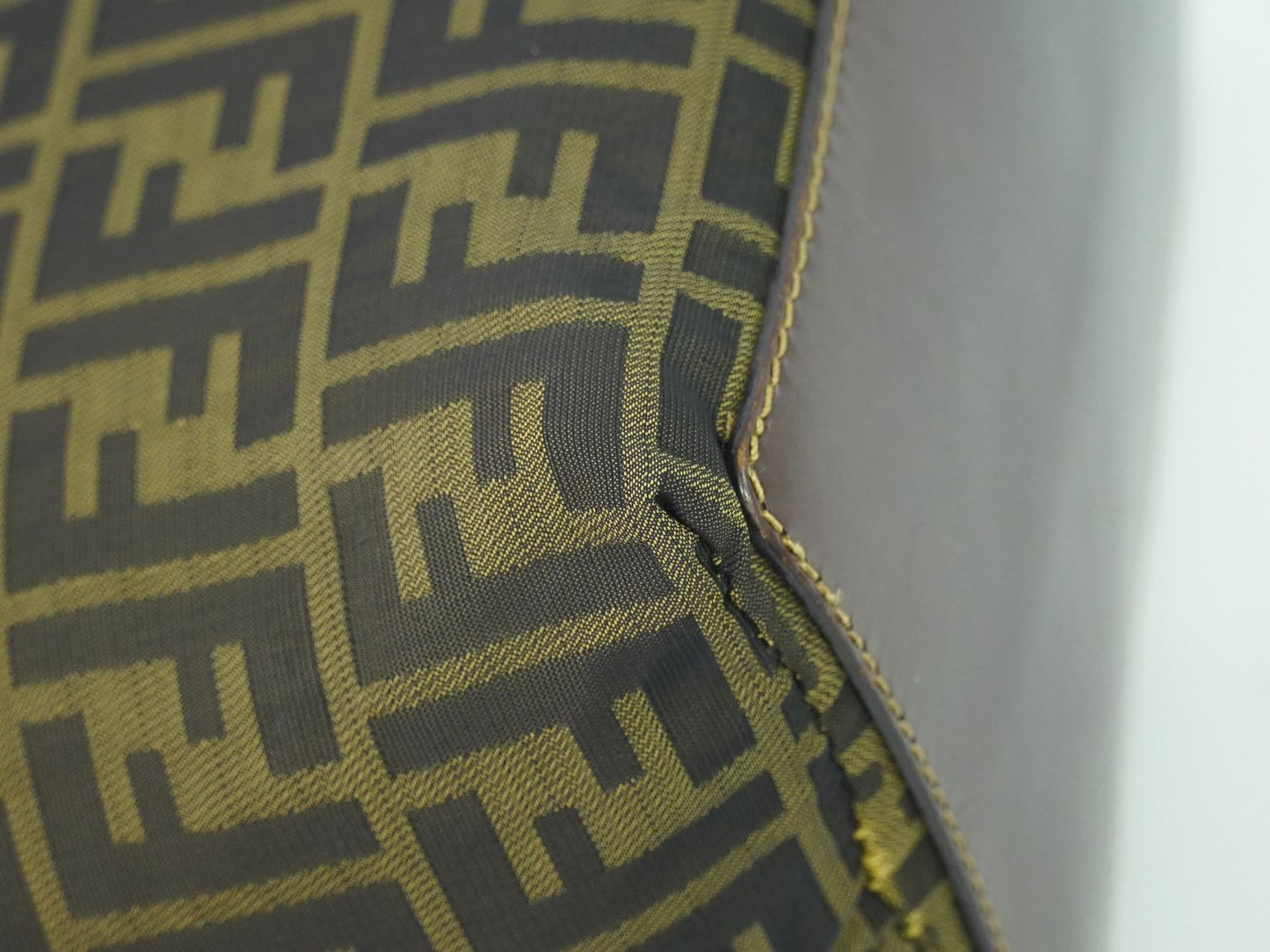 FENDI ズッカ ハンドバッグ ブラウン 26597