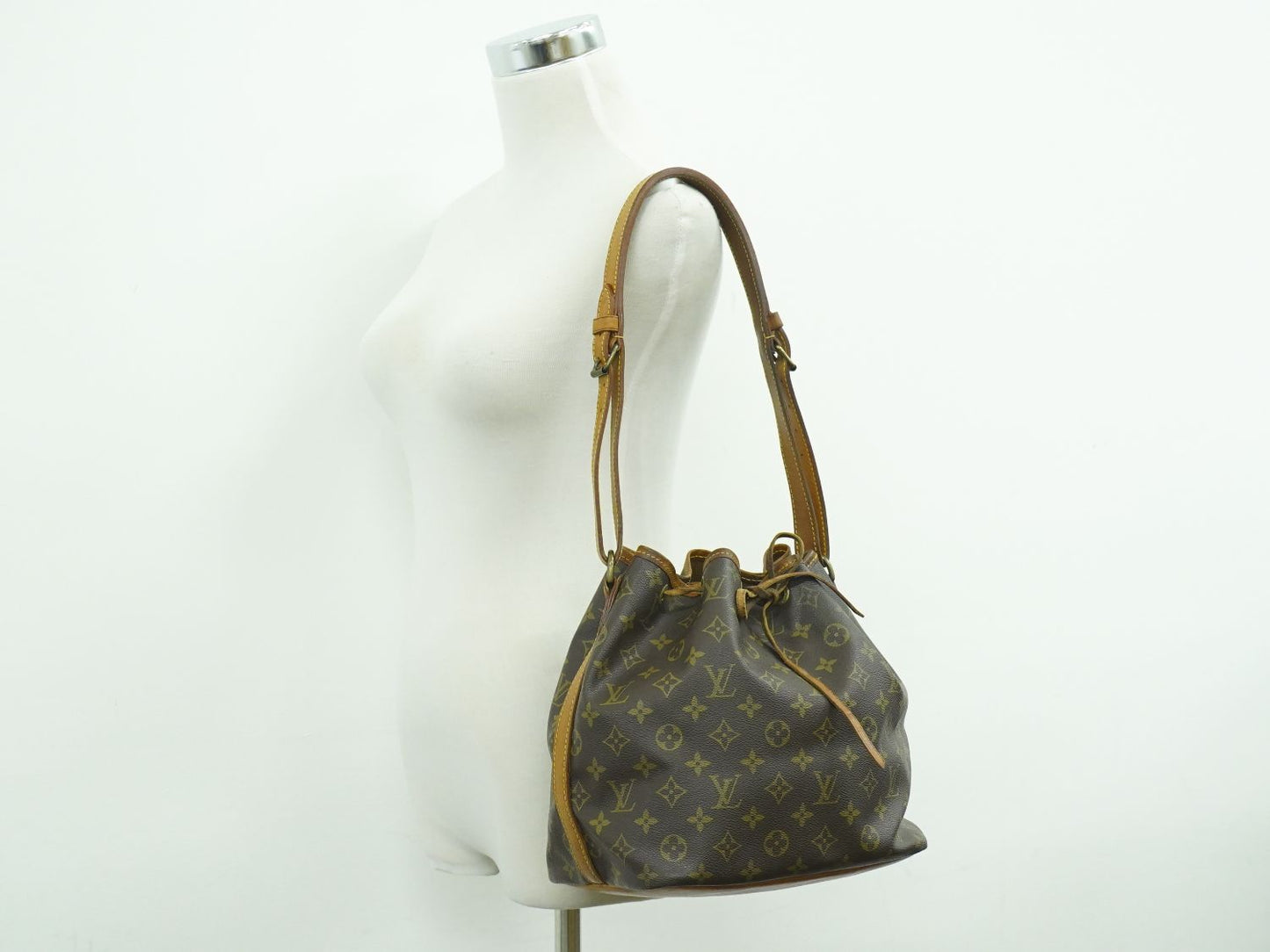 LOUIS VUITTON プチノエ モノグラム ショルダーバッグ M42226