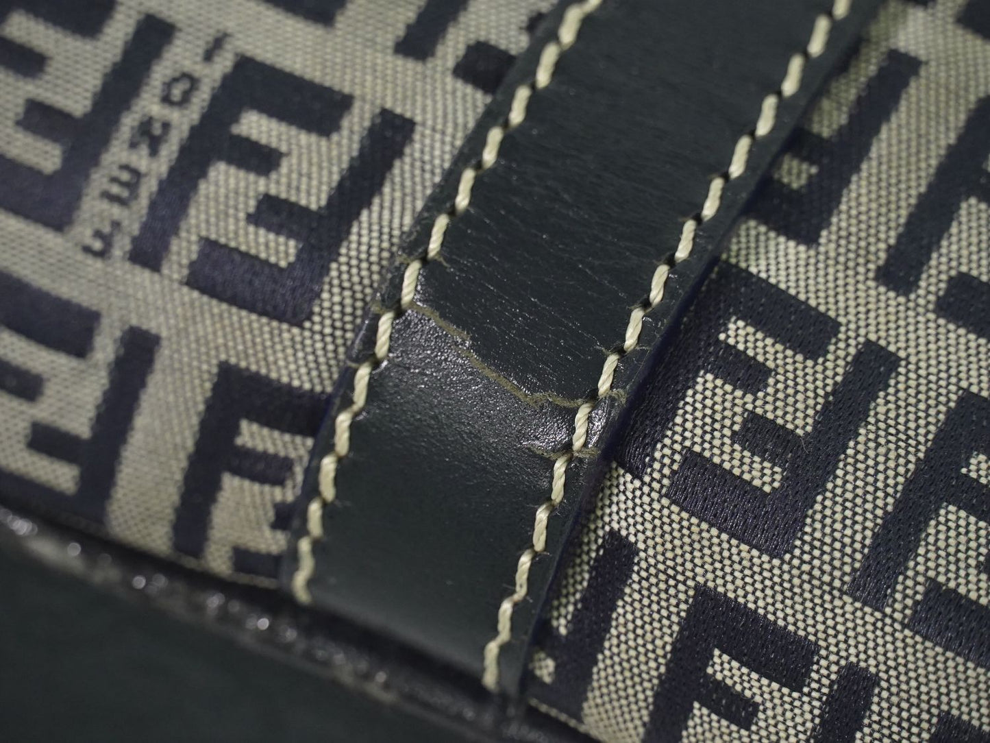 FENDI ズッキーノ ボストンバッグ ネイビー 16427
