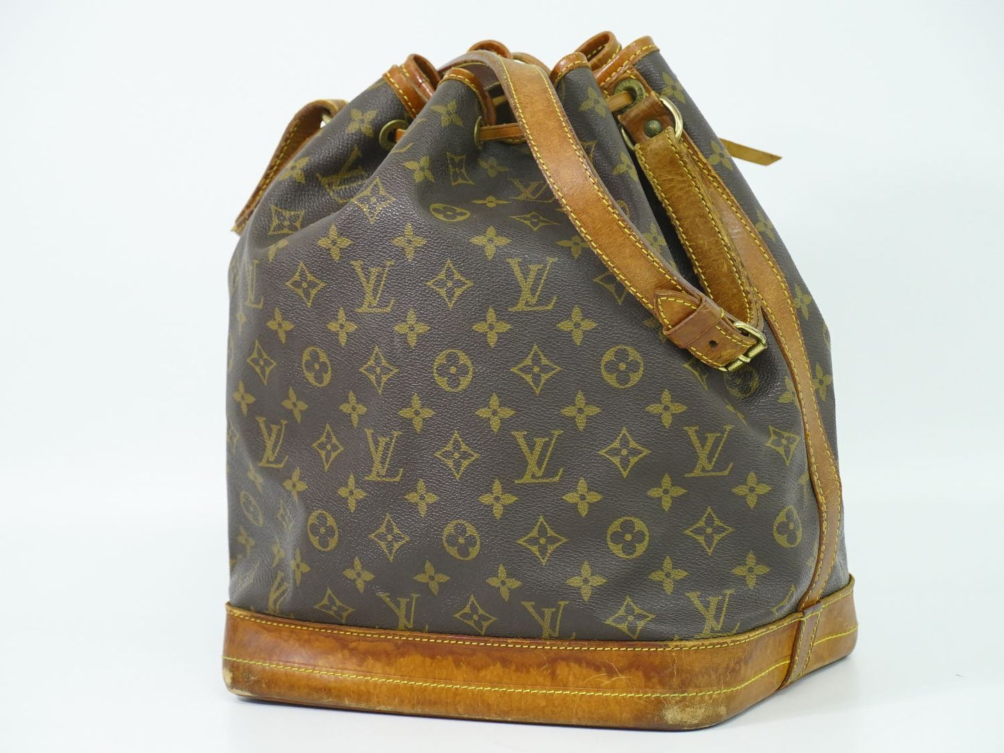 LOUIS VUITTON ノエ モノグラム ショルダーバッグ M42224