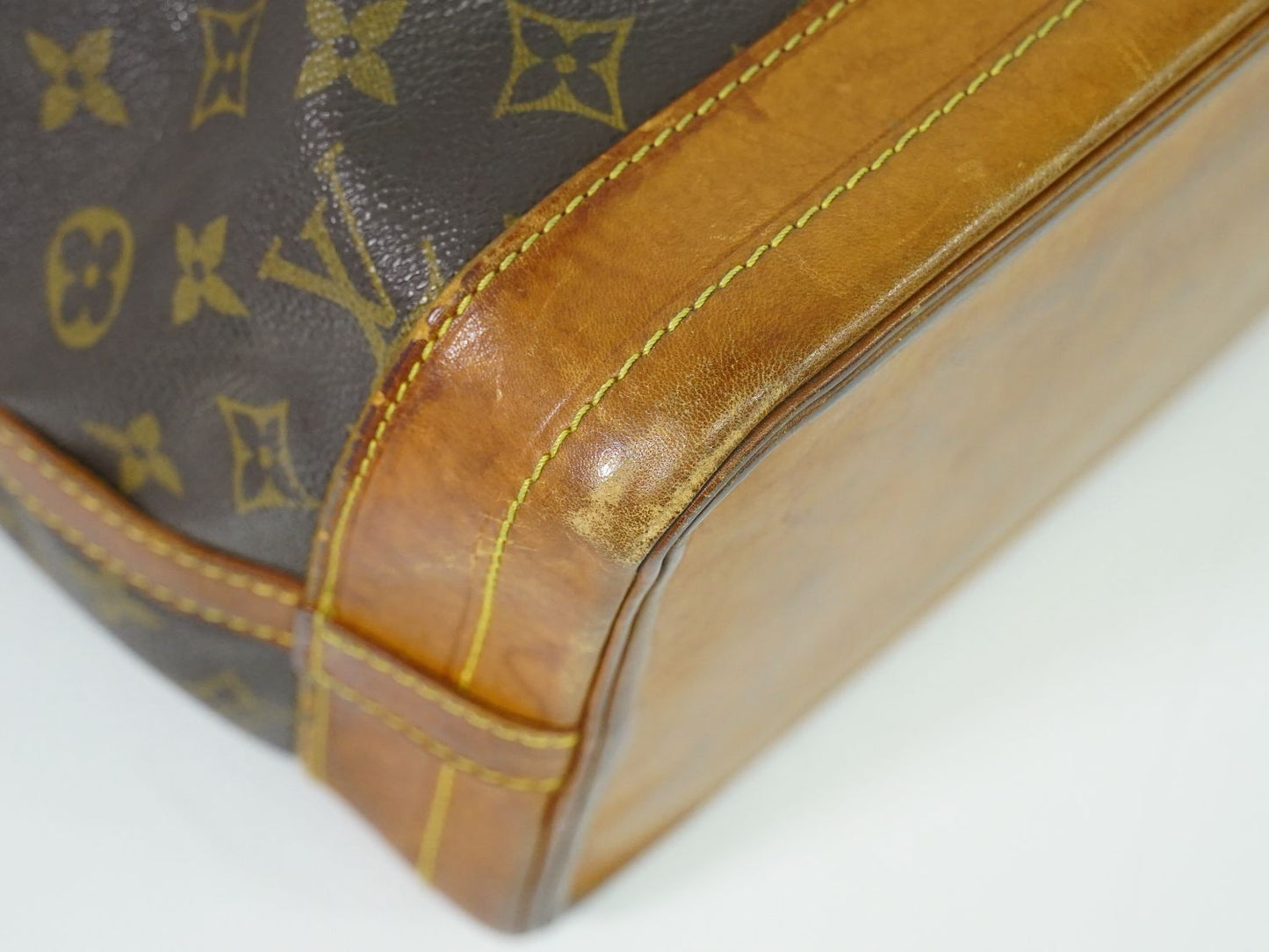 LOUIS VUITTON ノエ モノグラム ショルダーバッグ M42224